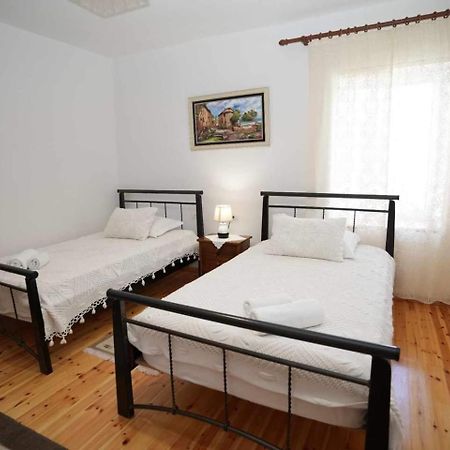 Eniguesthouse Gjirokastër Extérieur photo