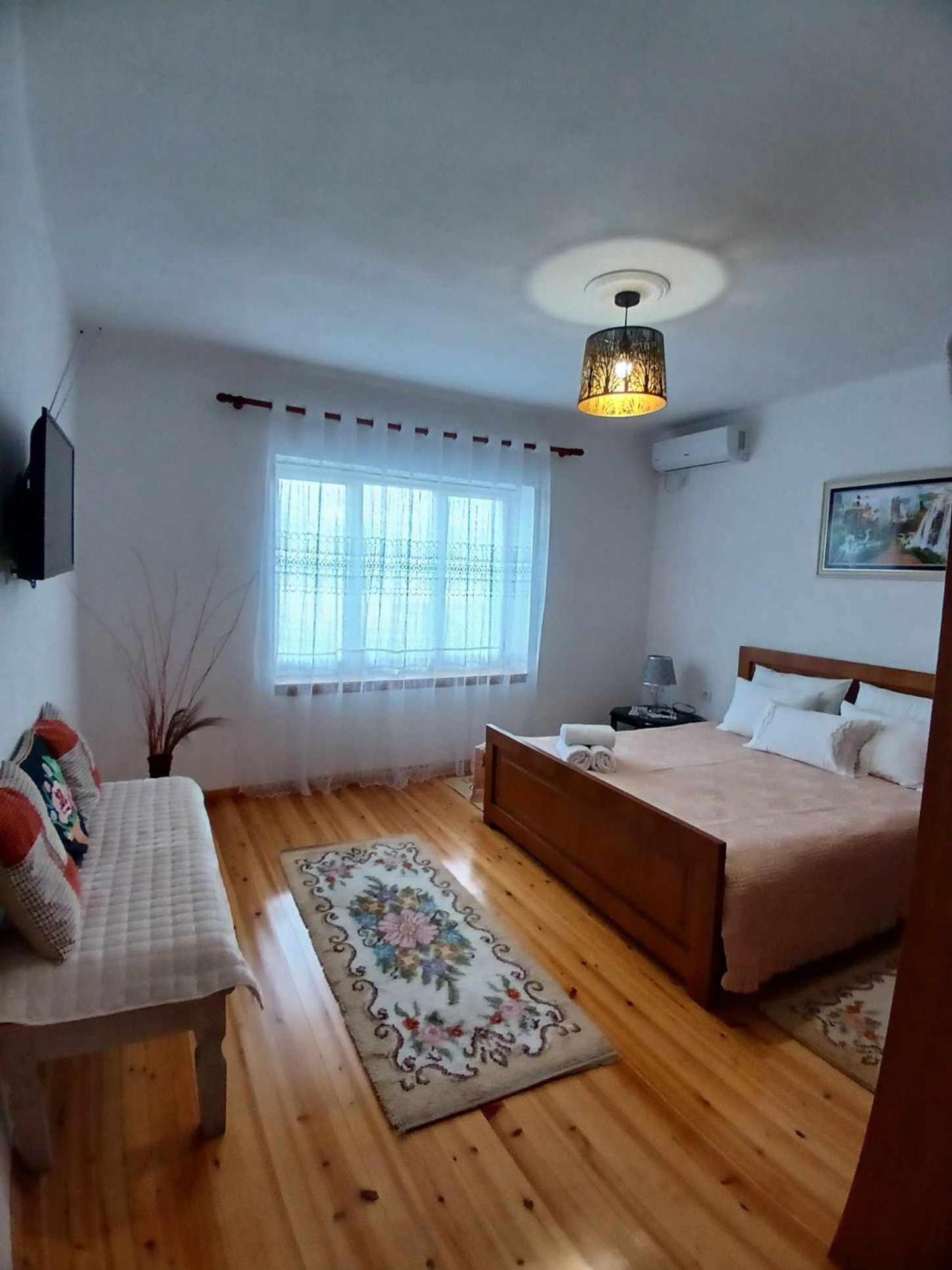 Eniguesthouse Gjirokastër Extérieur photo