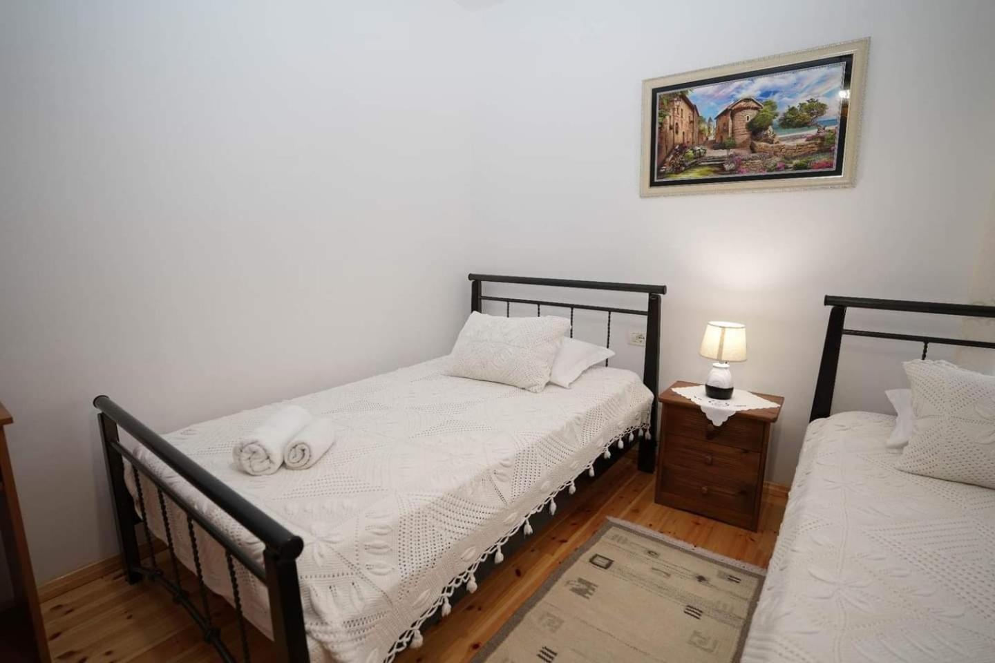 Eniguesthouse Gjirokastër Extérieur photo