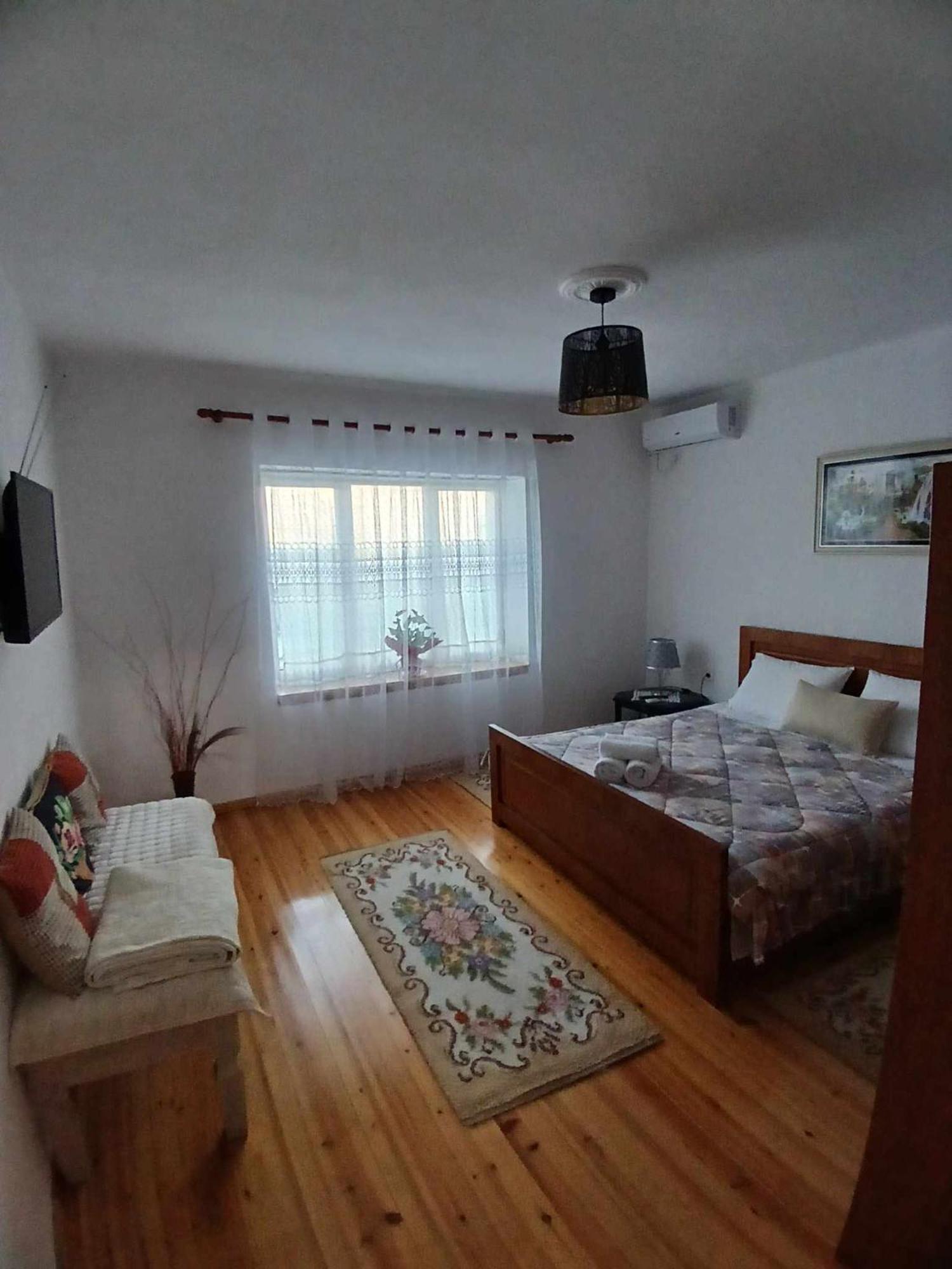 Eniguesthouse Gjirokastër Extérieur photo