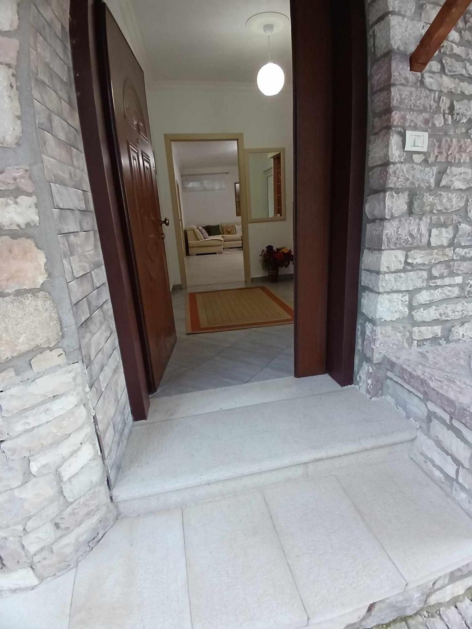 Eniguesthouse Gjirokastër Extérieur photo