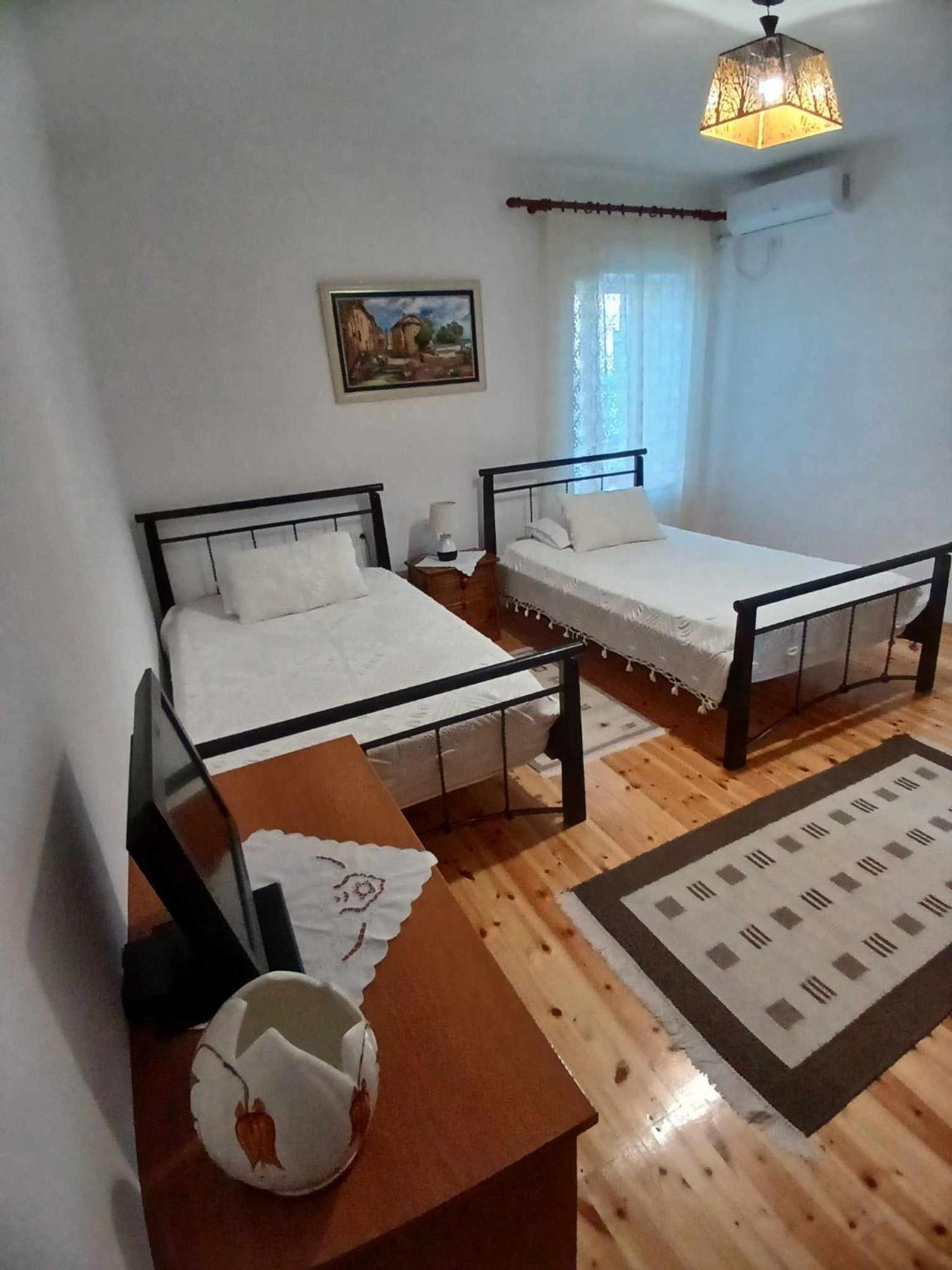Eniguesthouse Gjirokastër Extérieur photo