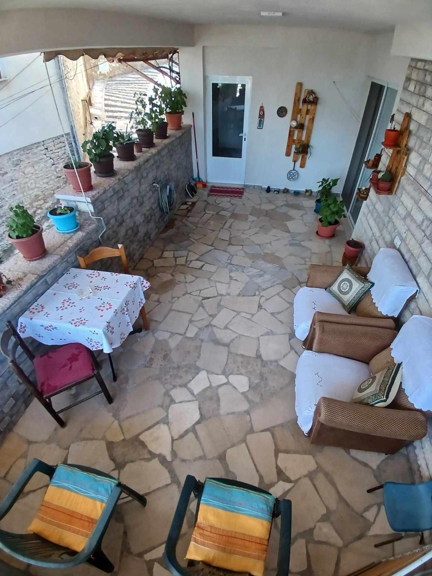 Eniguesthouse Gjirokastër Extérieur photo