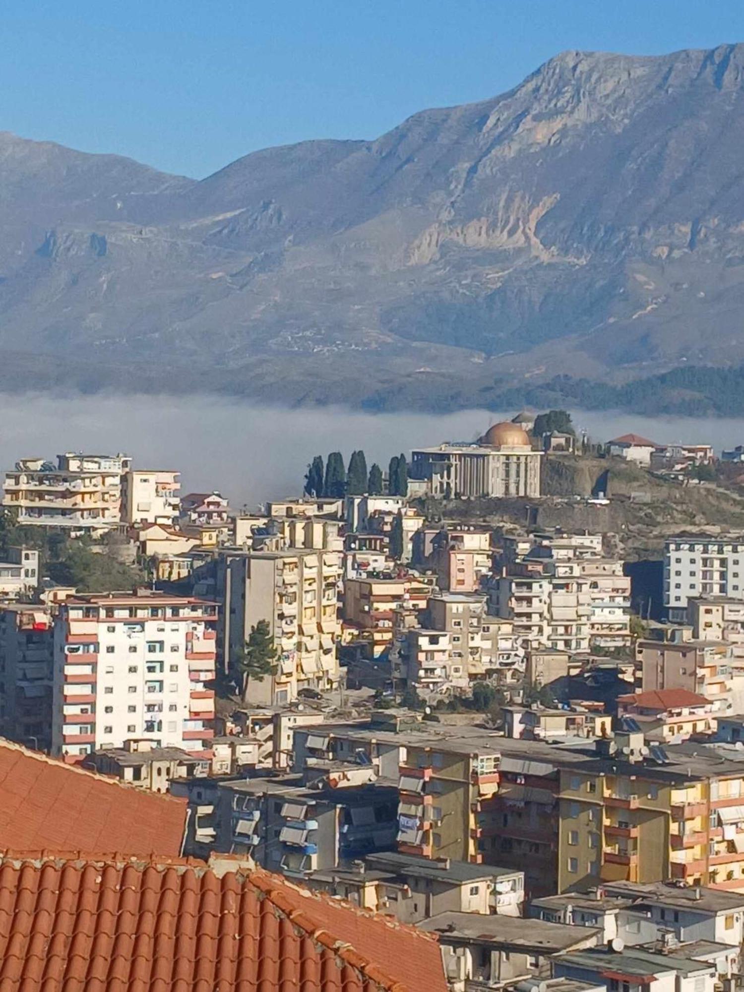 Eniguesthouse Gjirokastër Extérieur photo