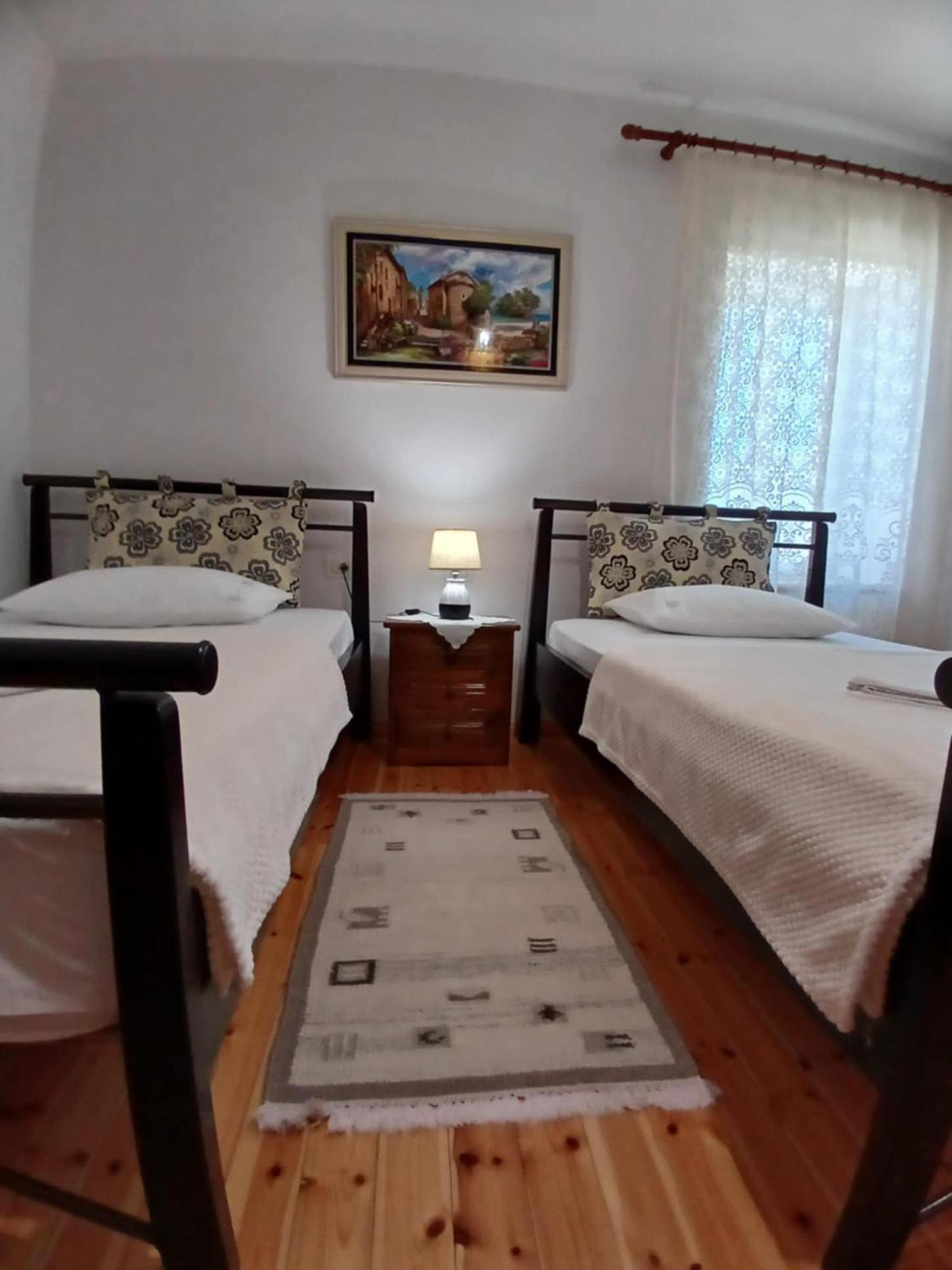 Eniguesthouse Gjirokastër Extérieur photo