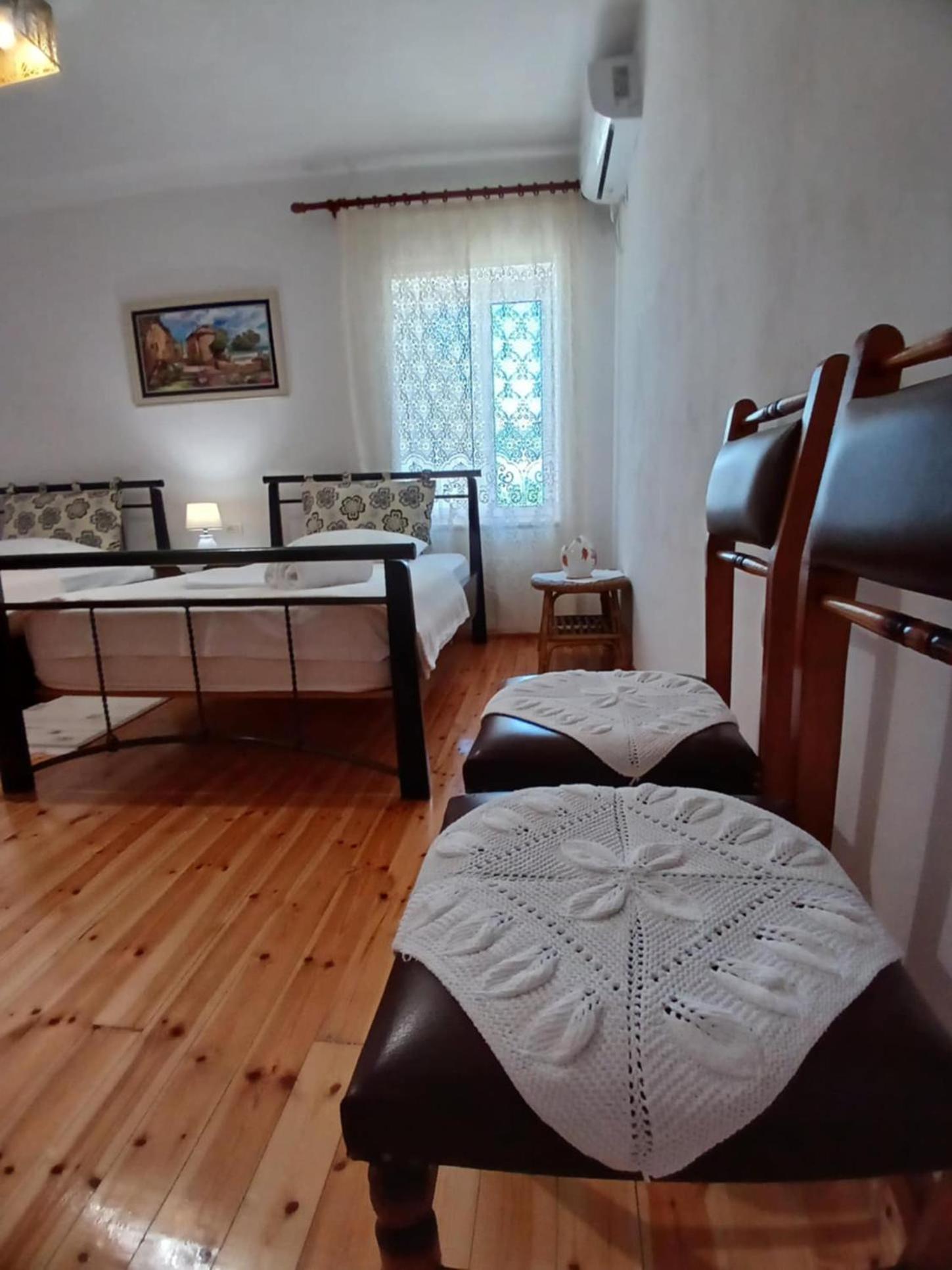 Eniguesthouse Gjirokastër Extérieur photo