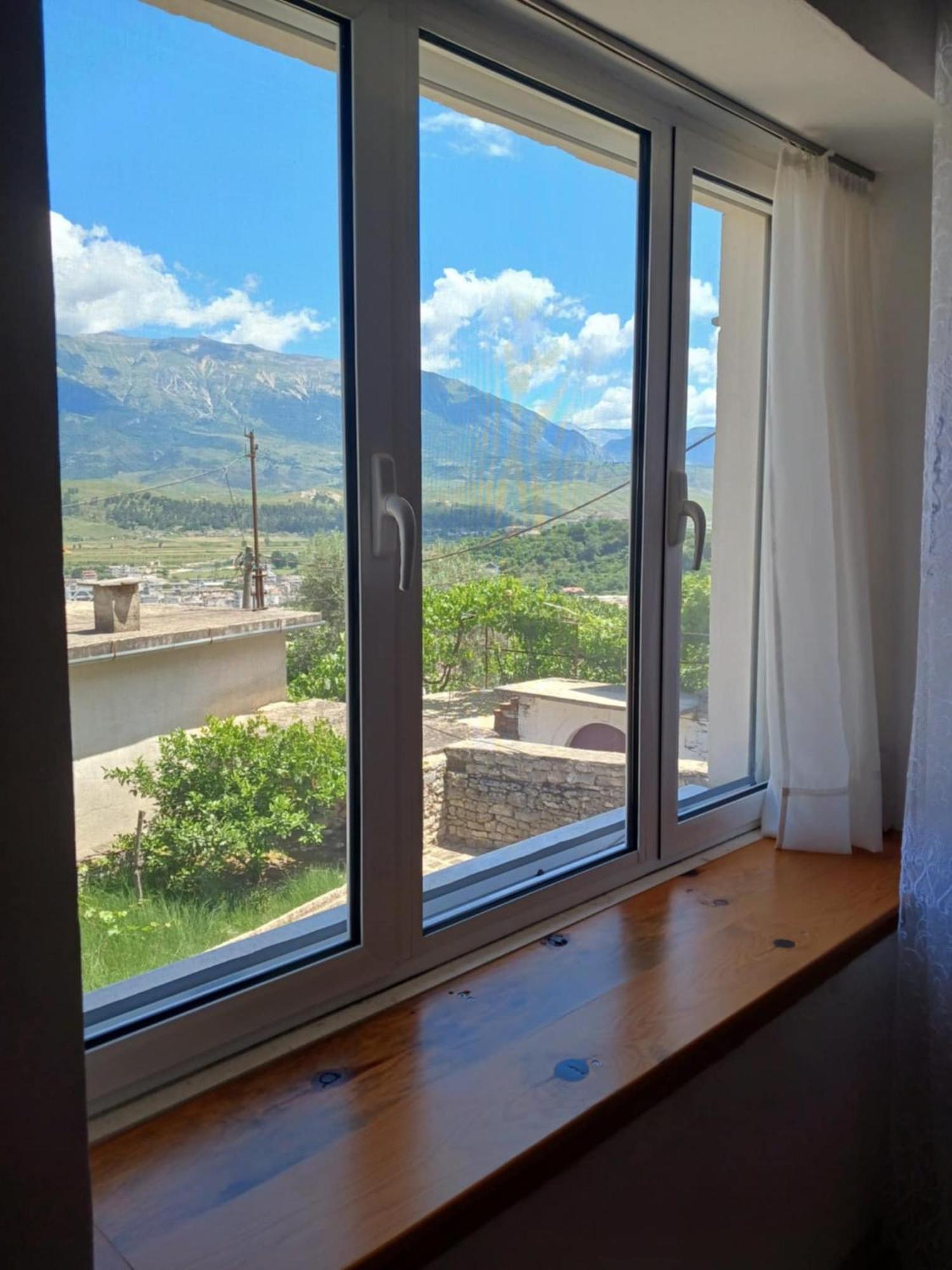 Eniguesthouse Gjirokastër Extérieur photo