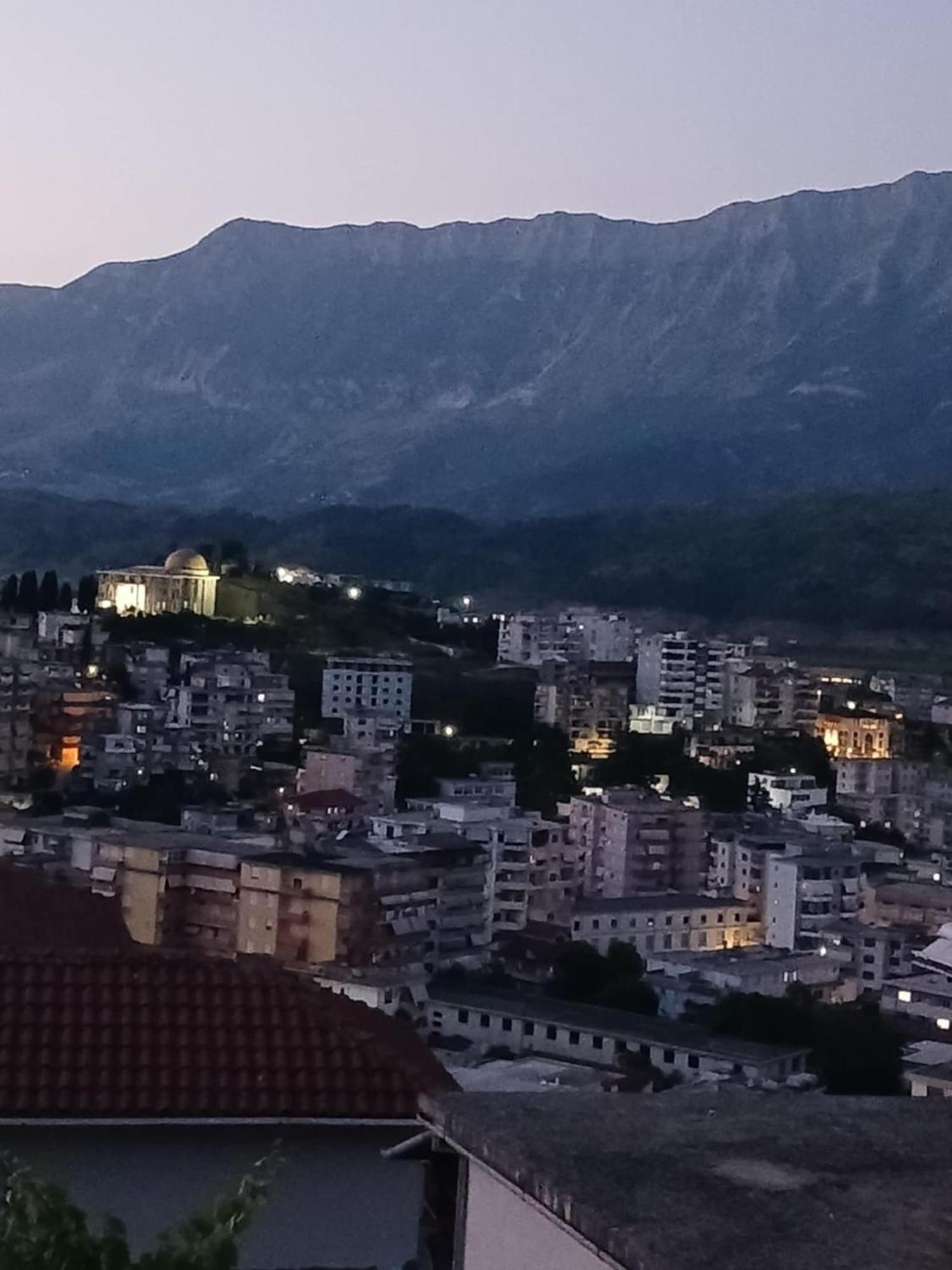 Eniguesthouse Gjirokastër Extérieur photo